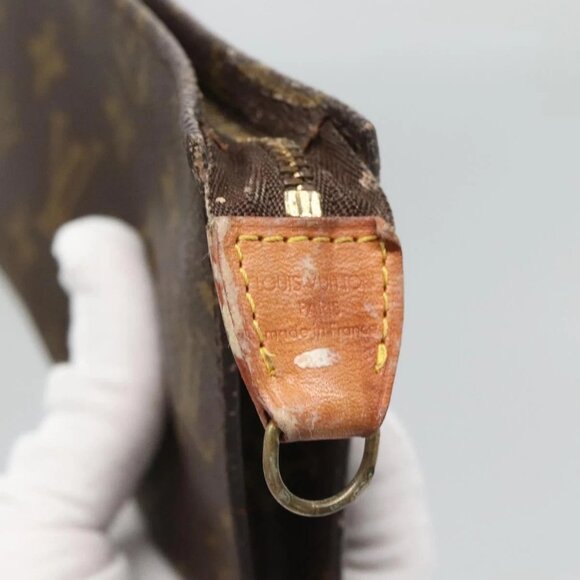 LOUIS VUITTON Monogram Bucket GM Accessory Pouch - Picture 8 of 16